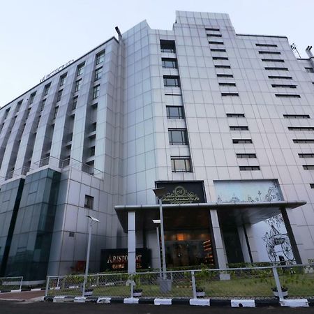 Aristocrat Hotel Колката Екстериор снимка